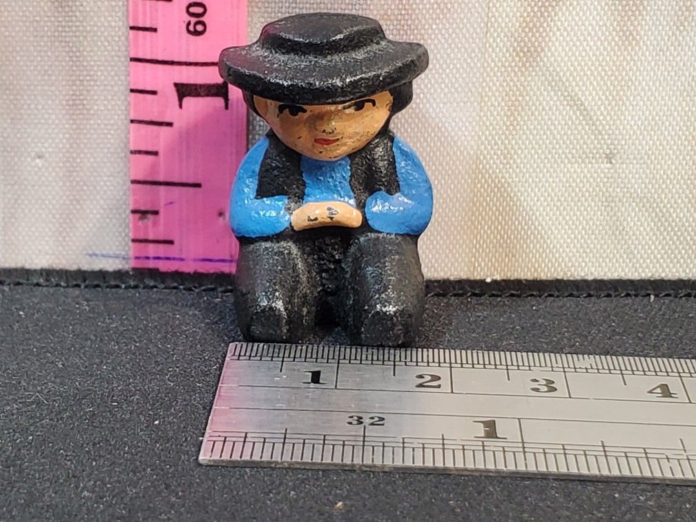 @CHV. CAST IRON AMISH PILGRIM FIGURINE