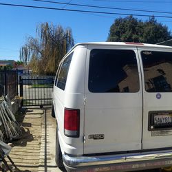 Ford econoline 2000 4.6 V8.