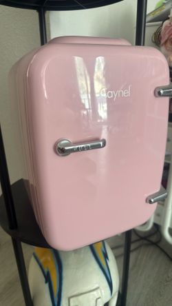 Mini skincare fridge