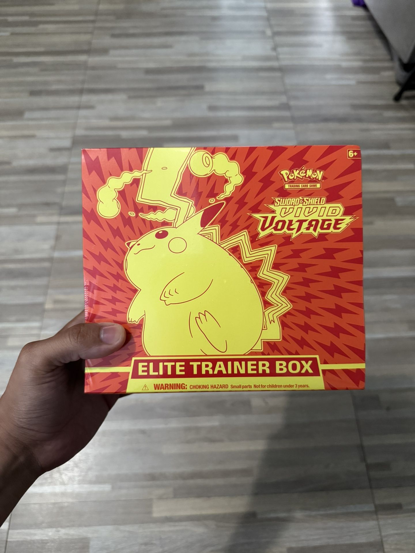 Pokemon Sword & Shield Vivid Voltage ETB
