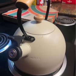Moving Deal Like New Hot 🥵 Water 💦 Kettle Teapot 