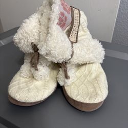Women’s Mukluks White Embroidered Slipper Boots Size Lg (9-10)