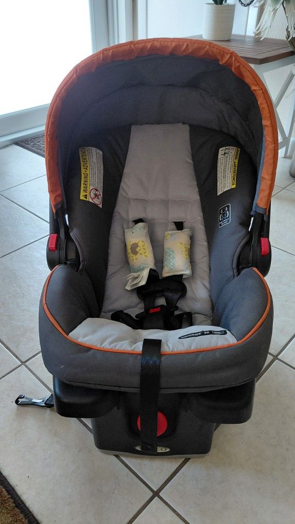 Like NEW Infant Car Seat