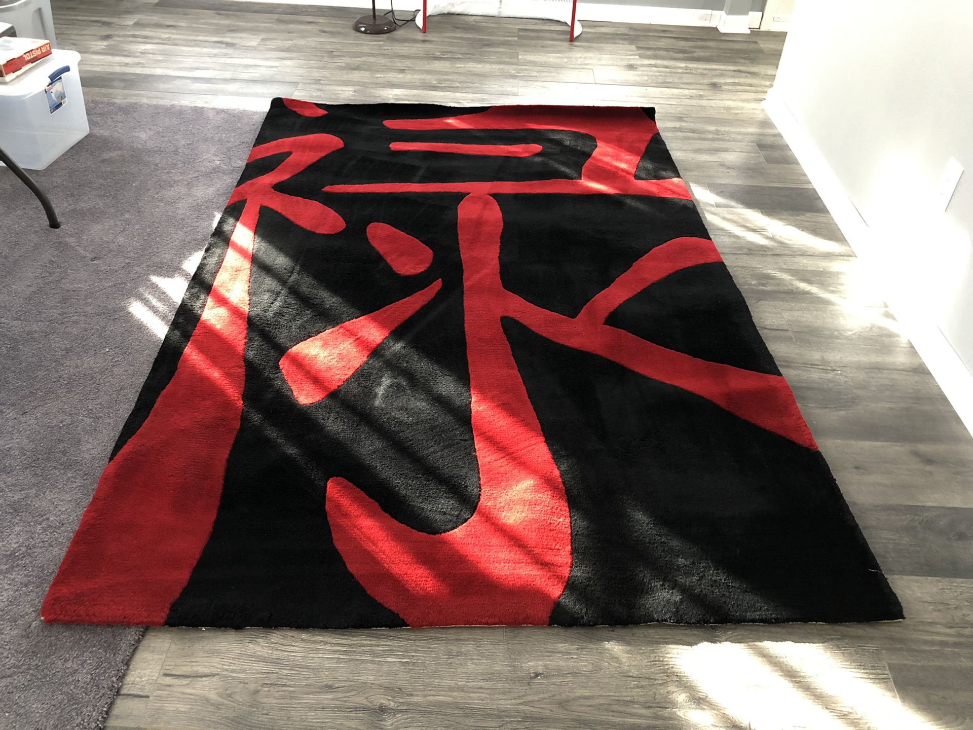 Black and red rug 5x7 100% wool