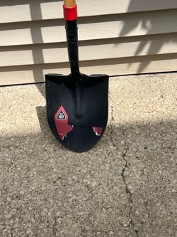 Round point shovel