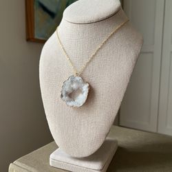 Druzy Pendant Necklace ( firm on price )