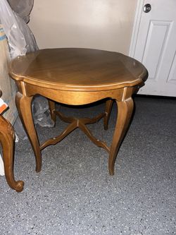 Ethan Allen Circle Top Table/side Table