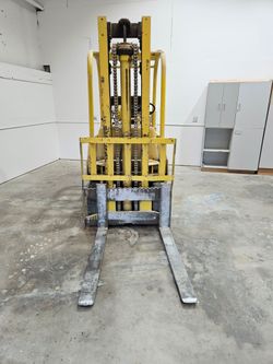 6.000 lb forklift