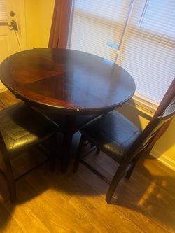 Table & chairs