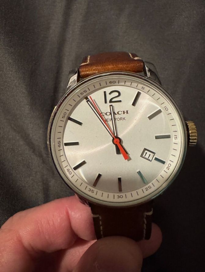 Coach Men’s White Face Watch.’•