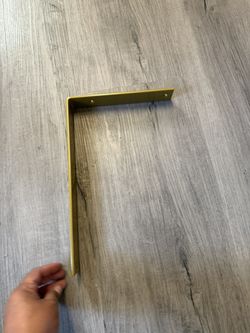 28 Gold Shelf Brackets with wooden shelves