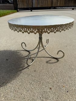 Metal cake stand