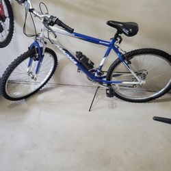 Magna Silver Canyon Hardtail Mountain Bike 21 speed
