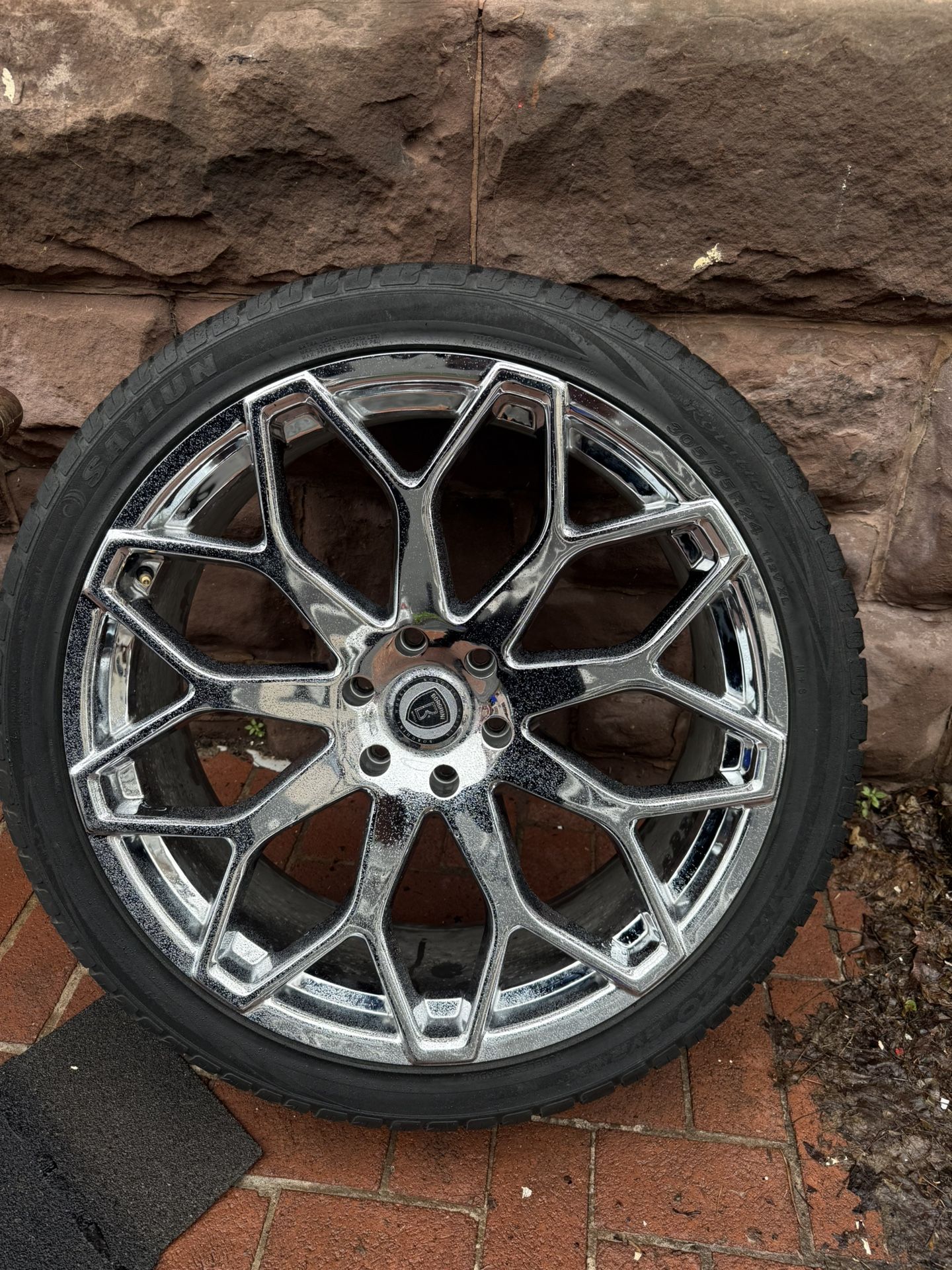 24 inch rims came off a Denali call if interested 1,600 All 4