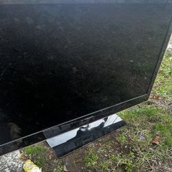Like New Samsung TV *ACCEPTING RANDOM  OFFERS*(potentially)