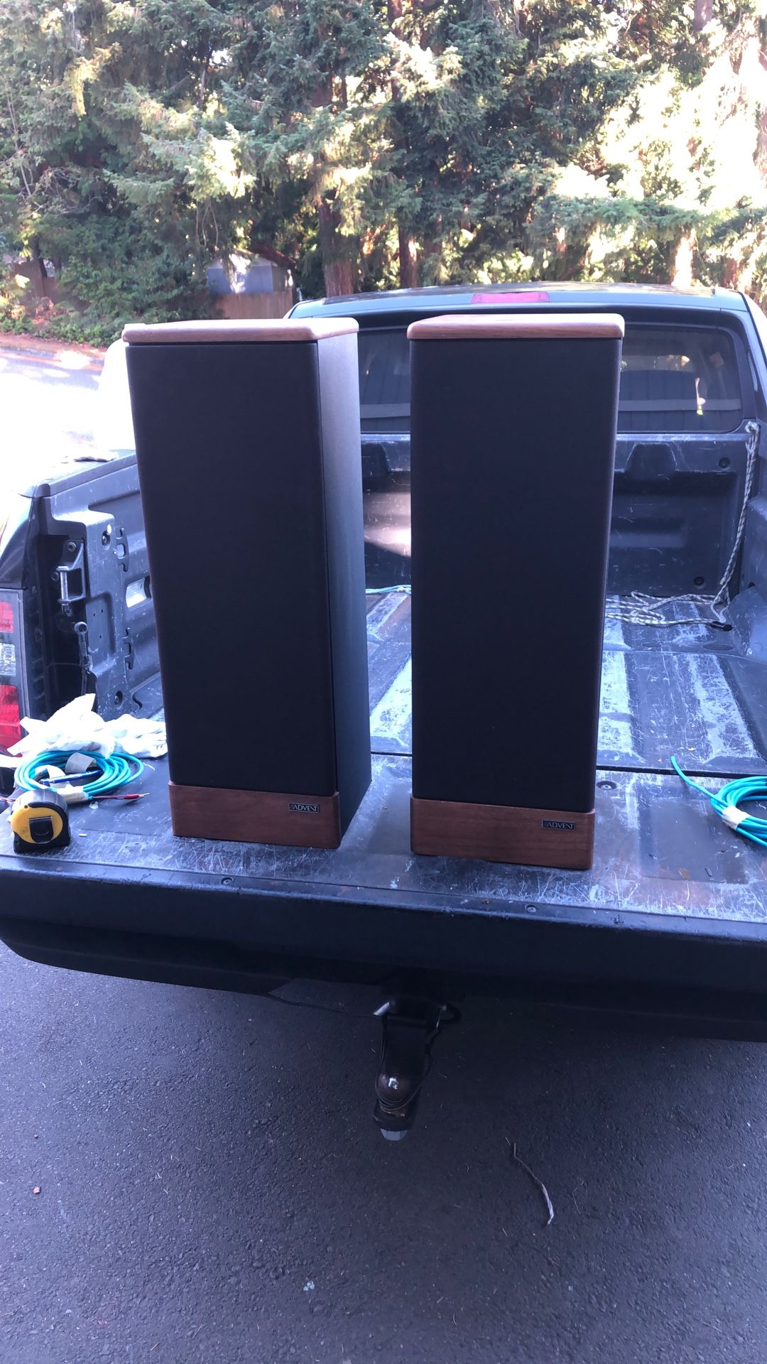 Vintage Advent Speakers Matching 2 Lot