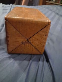 Sewing machine singer needs refurbished but intact pluss comes worth all the attachment fully in origami box wit