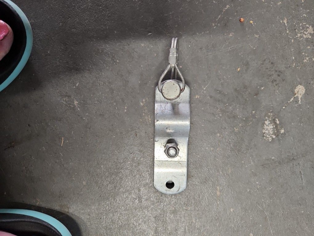 Hardware Clamp Attachment For Bike Trailer