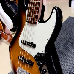 Electric bass squier J-bass like new