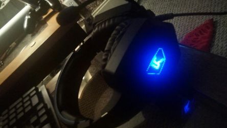 Gaming Headset with mic/volume control and LED light