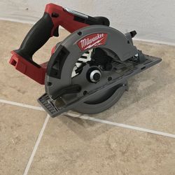 Milwaukee
M18 FUEL 18V Lithium-Ion Brushless Cordless 7-1/4 in. Circular Saw (Tool-Only)
2.0k
