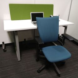 Bran New office desk 60x30 white color. 