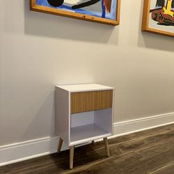Modern Nightstand / Bedside Table – Sturdy, Clean, Excellent Condition