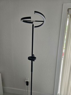 MODERN FLOOR LAMP