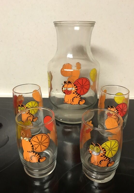 Garfield Orange Juice Carafe and 4 Juice Glasses