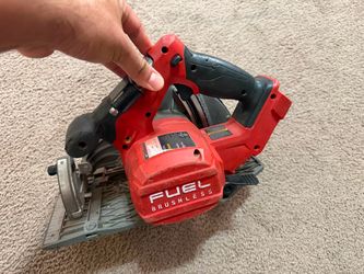 Milwaukee M18 FUEL 18V Lithium-Ion Brushless Cordless 6-1/2 in. Circular Saw (Tool-Only)