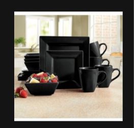 Brand New 16-Piece Solid Square Dinnerware Set – Black – Modern & Elegant