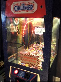 Vintage Challenger Candy Claw Machine Arcade Game – Lights Up – Project