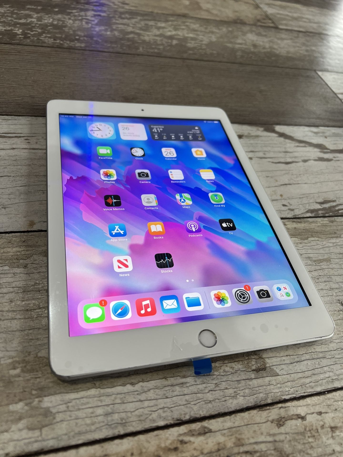 iPad 5th Gen Excellent Condition W/ Charger