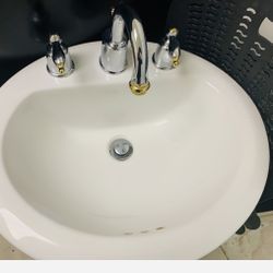 Bathroom Sinks With MOEN Faucets. SW Bakersfield Near District