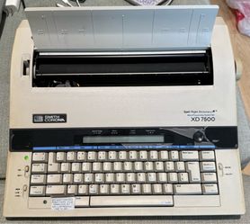 Vintage Smith-Corona XD Electronic Typewriter w/ Case – Powers On – No Cord