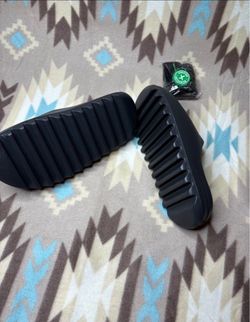 Yeezy Slides Size 11