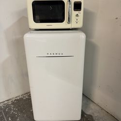 Daewoo Microwave Mini Fridge Combo 