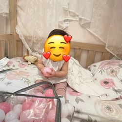 Crib/Toddler mattress & bedding 