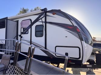 2018 Heartland 40’ Travel Trailer