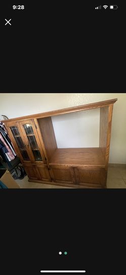 WOOD ENTERTAINMENT CENTER