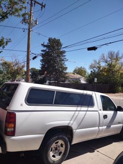 GMC  Or Silverado Long Bed Topper . Have Lock And Key For It . No Longer Need It 500 OBO