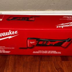 Milwaukee M18 18V Lithium-Ion Cordless Oscillating Multi-Tool