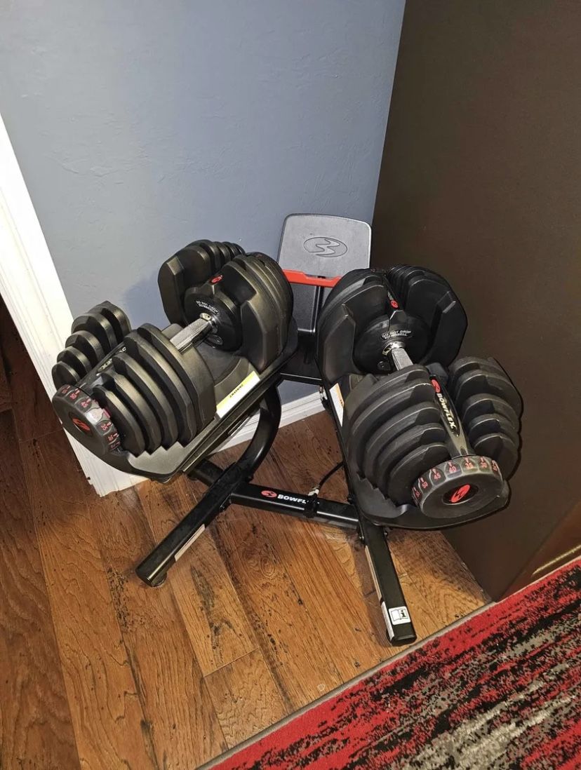 Adjustable-1090-Bowflex-Dumbbells-with Stand