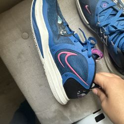 Women’s Nikes Size 9.5 