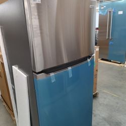 FFTR2045VS Frigidaire 
30 Inch Freestanding Top Freezer Refrigerator