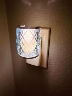 Bath &Body Works Wallflower plug in light up blue