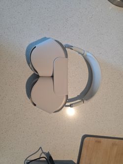 Air Pod Max White With Proctor