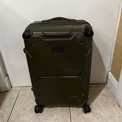 Luggage TITAN HILAND TACTICAL HUNTER  GREEN…25” Medium…$75