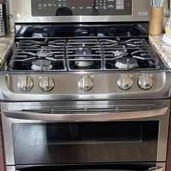 LG Stove In Excellent Condition
