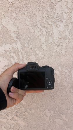 Canon eos r100